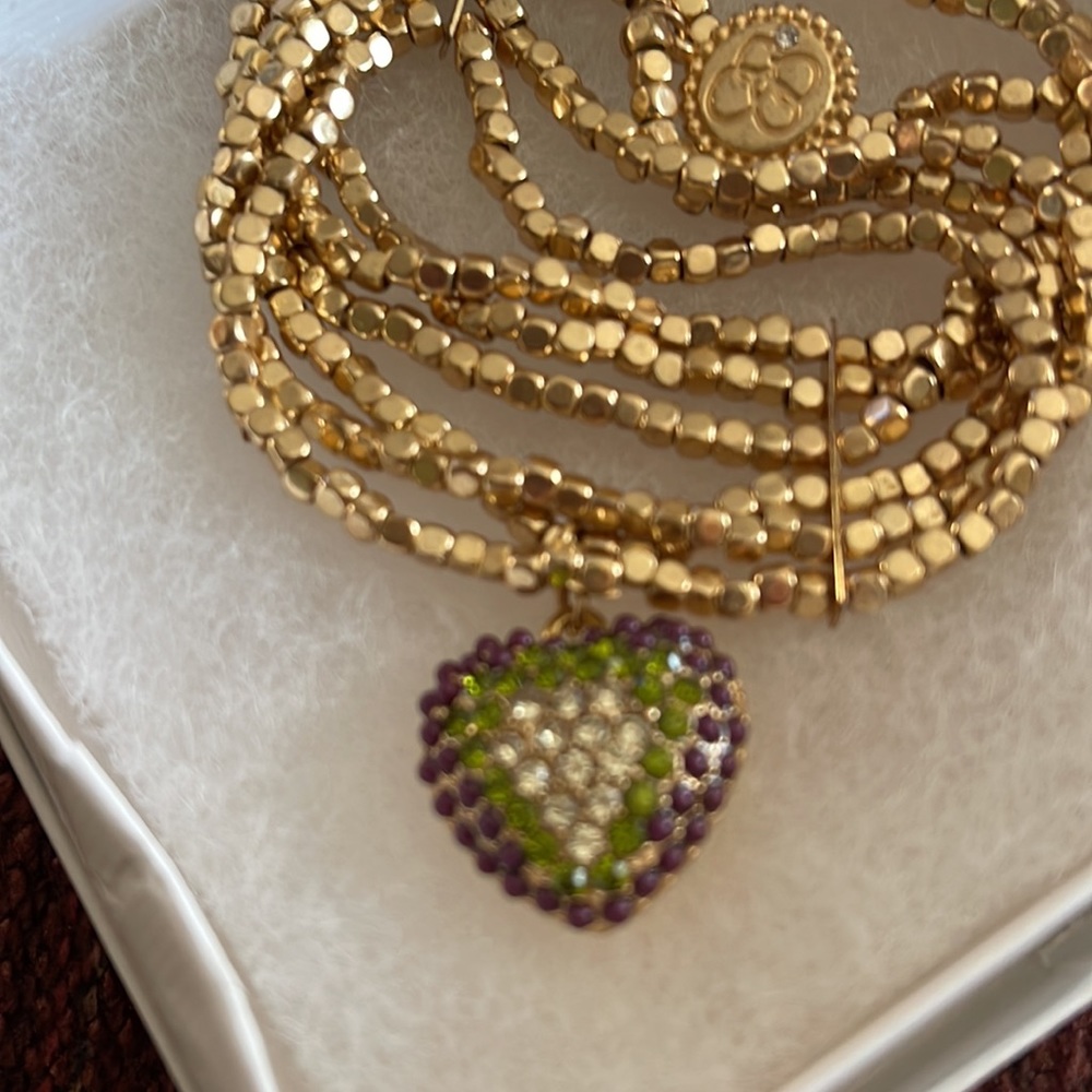Jessica Simpson heart charm stretch bracelet in gold - Picture 2 of 4